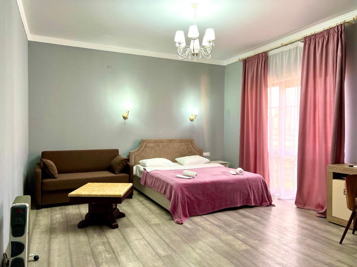 Hotel In Sukhum Sukhumi Esterno foto